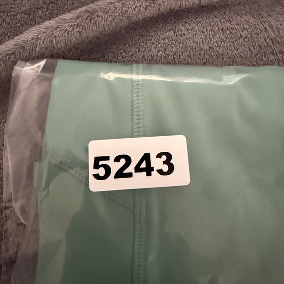 Vuori Pants Womens Large Green Leggings Gym Running Yoga Pockets 7/8 Preppy - Picture 12 of 12